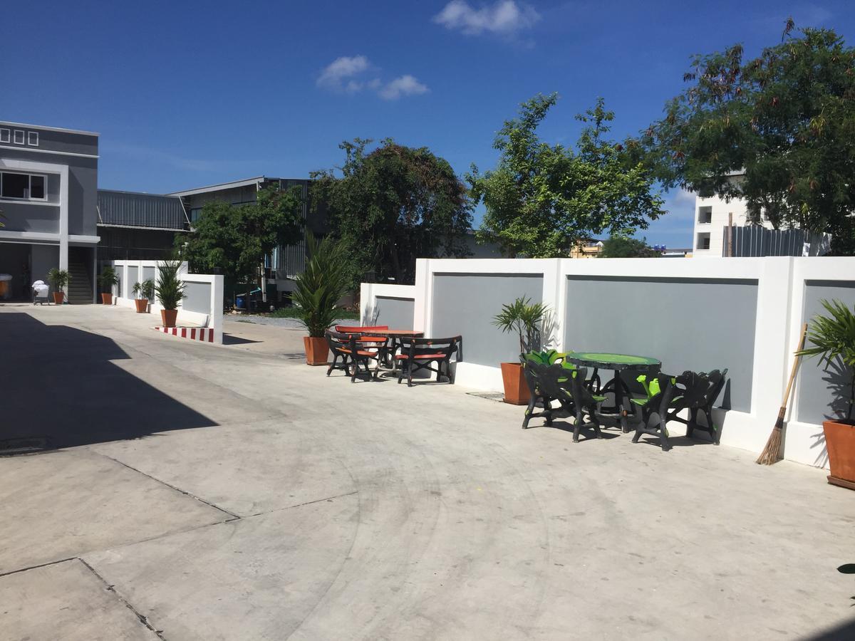 Picasso Motel Pattaya Exterior foto